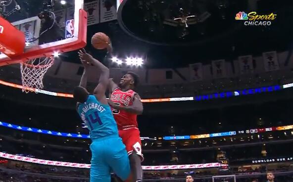 全场焦点！盖耶隔人补扣炸裂篮筐，单臂暴力美学太震撼！