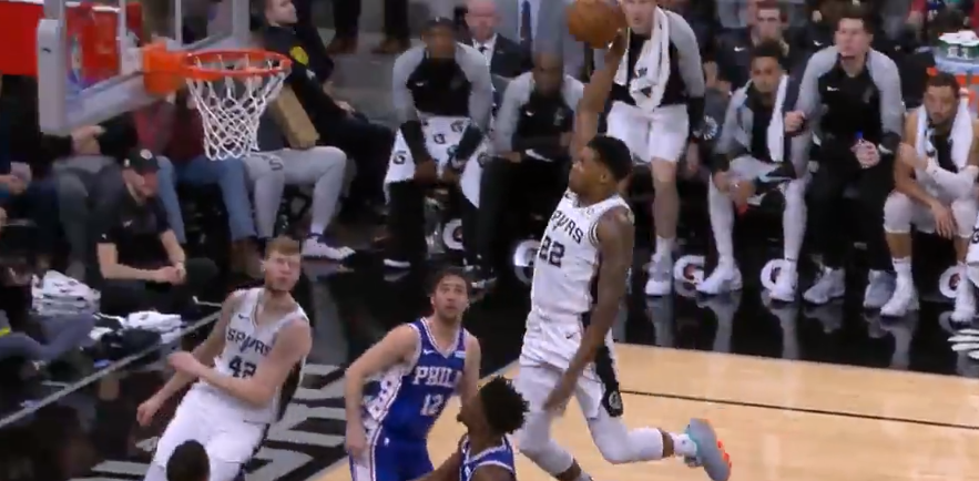 震撼四座！盖耶切入飞身补扣 单臂隔防上演经典名场面