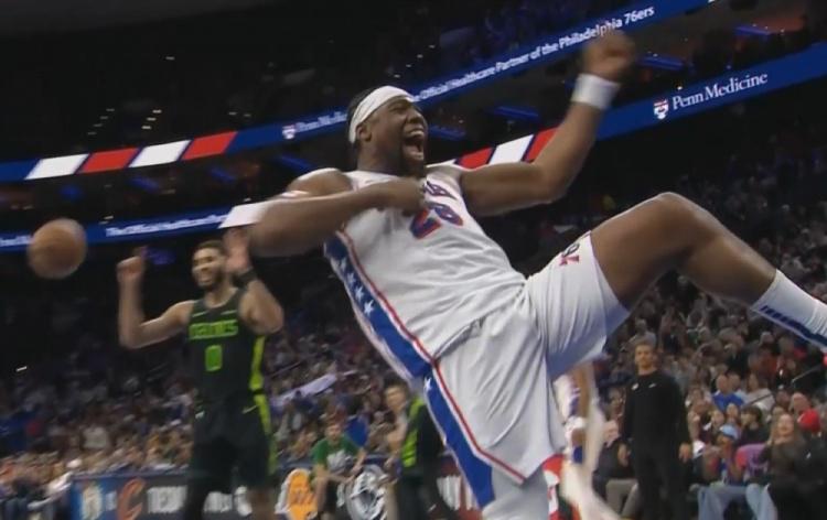 教科书级暴力美学！盖耶切入单臂隔人补扣 震撼全场