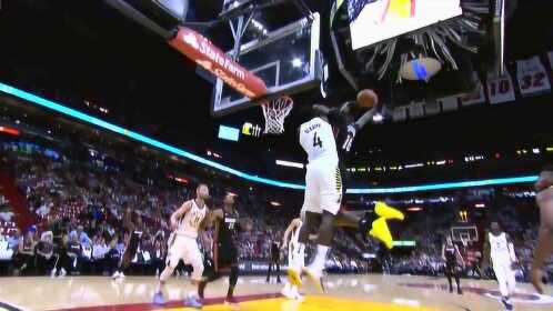 热血漫既视感！盖耶单臂隔人补扣炸裂瞬间，燃爆全场！