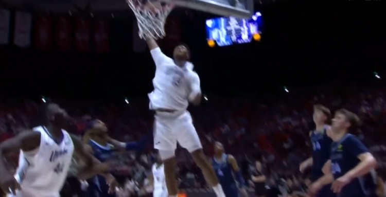 沸腾全场！盖耶惊天隔人单臂补扣，炸裂表演点燃全场激情！