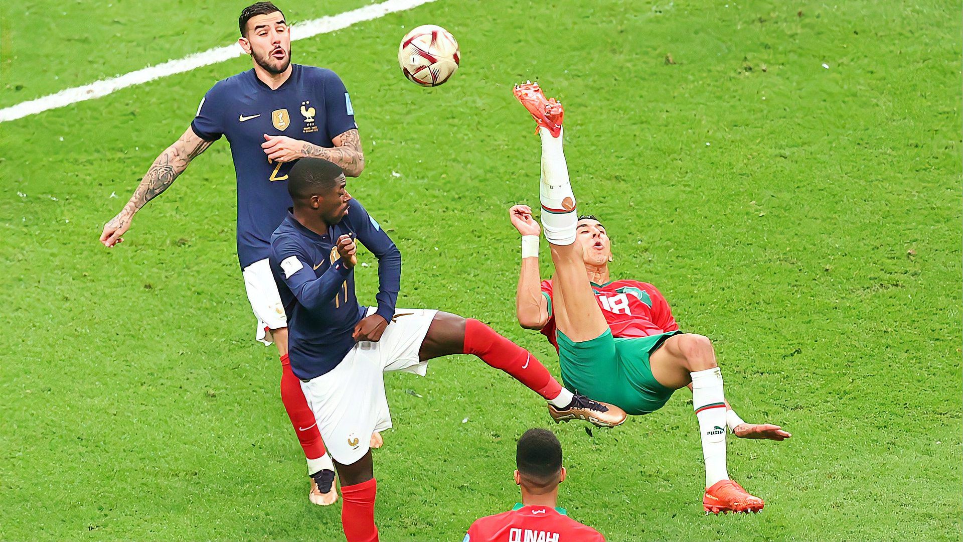 封神时刻！盖耶切入飞身补扣 单臂隔人成经典