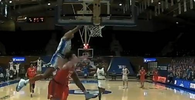 爆燃名场面！盖耶隔人补扣，单臂暴力美学的巅峰诠释